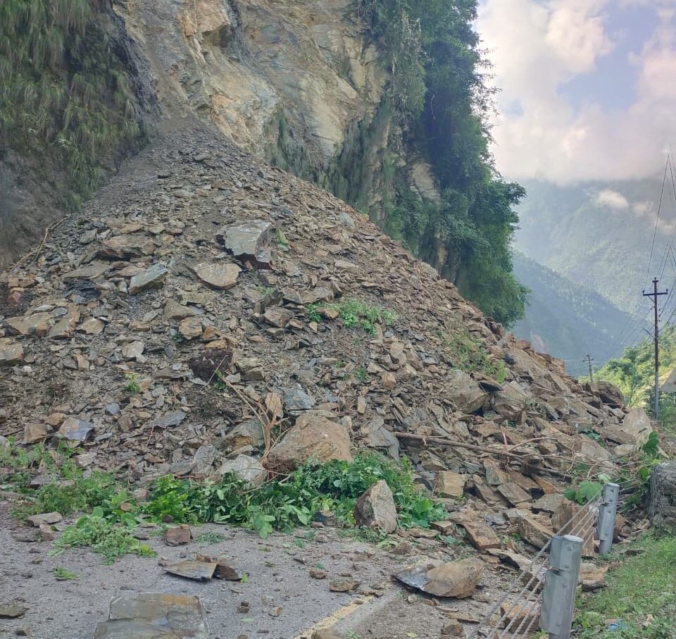 Landslide disrupts traffic along Narayangadh-Muglin route