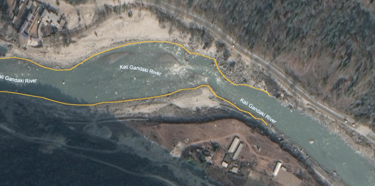 What is causing the Kaligandaki River to shift its flow?