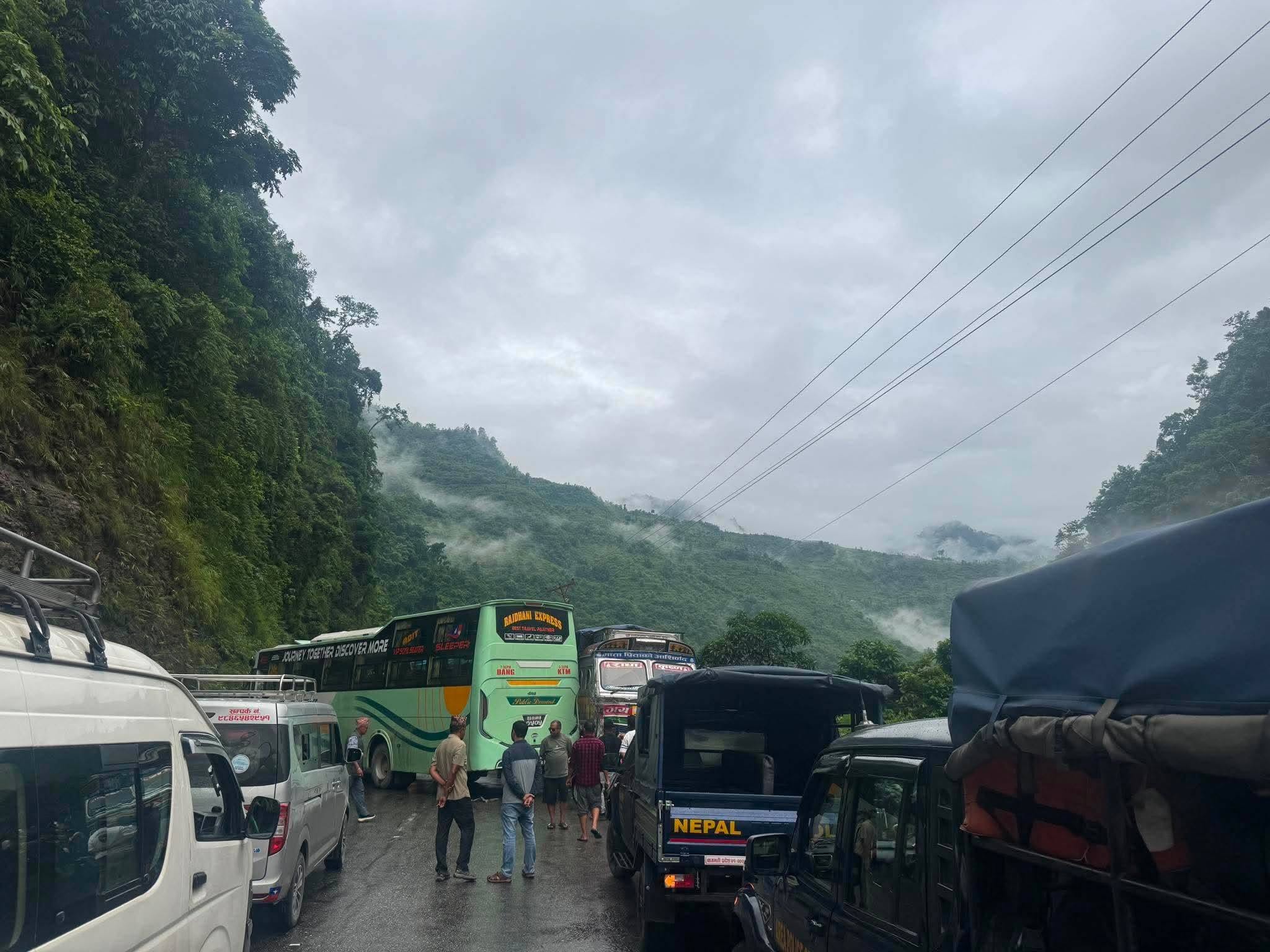 30 injured in three-vehicle pileup on Narayangadh–Muglin road